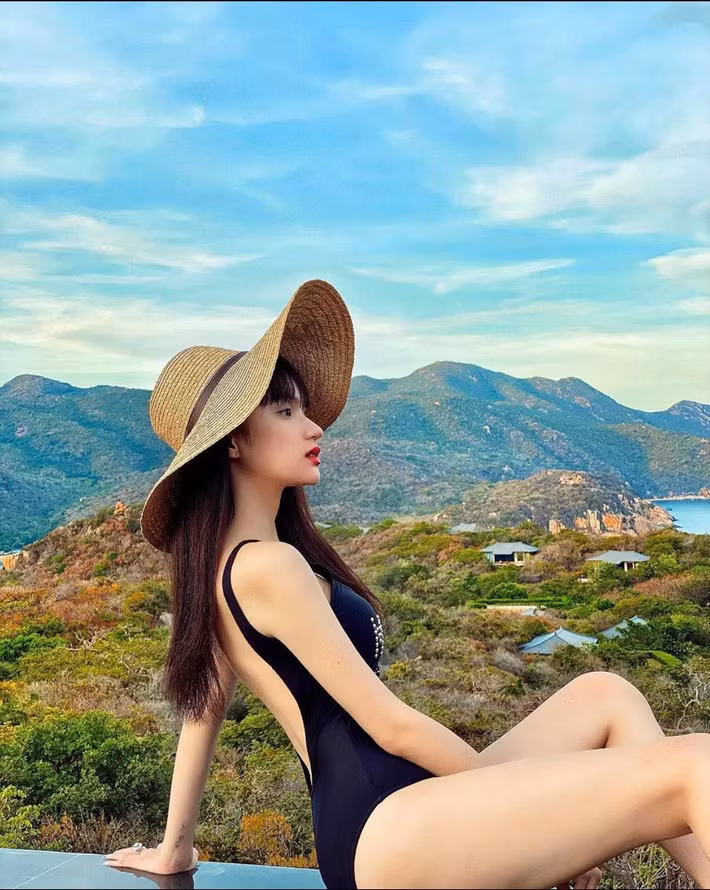 Chia sẻ bí quyết, nàng hoa hậu cho biết chủ yếu phụ thuộc vào chế độ ăn uống, chế độ luyện tập, chăm sóc da kỹ lưỡng.