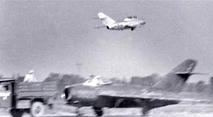 Trong thời kỳ diễn ra Chiến tranh Việt Nam, MiG-15 và MiG-15UTI trong biên chế Không quân Việt Nam không được tham gia trực chiến mà chỉ tham gia vào nhiệm vụ huấn luyện. Nguồn ảnh: TL.