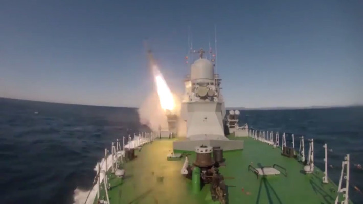 Theo nhiều thông tin trong và ngoài nước, thành quả của chương trình hợp tác nghiên cứu sản xuất tên lửa giữa Nga và Việt Nam chính là loại tên lửa diệt hạm KCT-15 đã không ít lần lộ diện trong những năm gần đây. Nguồn ảnh: Pinterest.