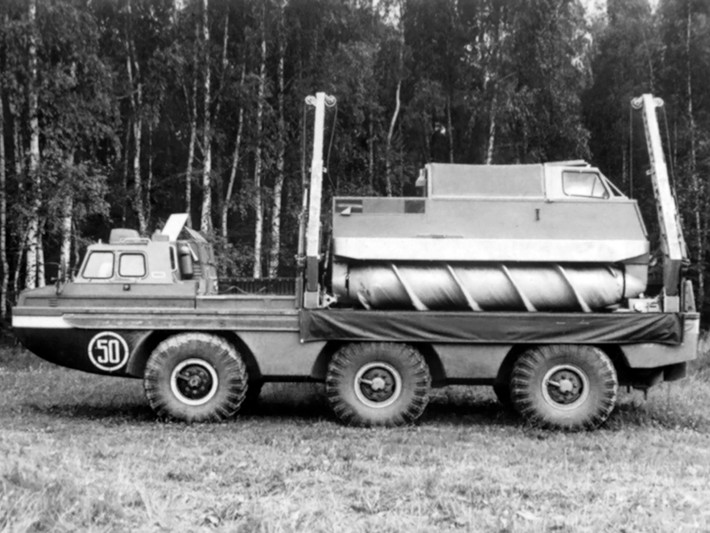 Những chiếc xe tăng không bánh Corkscrew của Nga mặc dù có thể di chuyển trên những địa hình như bùn lầy hoặc tuyết phủ nhưng lại vô dụng khi đi trên những con đường bằng phẳng. Loại xe tăng này chỉ có thể tiến hoặc lùi mà không thể rẽ được và gặp nhiều vấn đề trong quá trình di chuyển. Liên Xô đã sử dụng một số xe tăng Corkscrew ở Bắc Băng Dương - nơi duy nhất phương tiện này trở nên hữu ích.