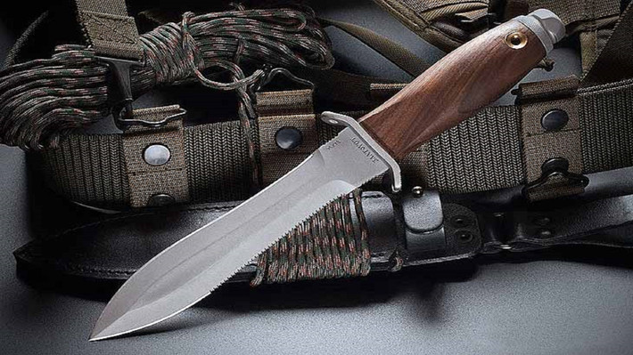 Vzryvotekhnik – có nghĩa là “chuyên gia nổ” trong tiếng Nga. Đây là mẫu dao chiến đấu đa năng được thiết kế giành cho lực lượng Công binh Nga, với lưỡi dao dài và mảnh Vzryvotekhnik là công cụ đắc lực giúp lính công binh Nga rà phá bom mìn. Nguồn ảnh: Zonwar.