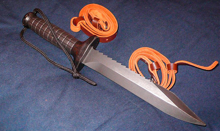 OTs-4 là mẫu dao chiến đấu giành cho các đơn vị an ninh Liên Xô và Nga trong thập niên 80 và 90 của thế kỷ trước. Dao có thiết kế khá hiện đại với lưỡi dao dài và sử dụng lưỡi đơn, một phần lưỡi dao có thiết kế răng cưa Nguồn ảnh: Zonwar.