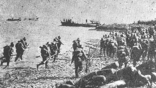 Trận chiến nổ ra vào 9 giờ sáng ngày 13/8/1937. Phía Nhật chuẩn bị khoảng 300.000 quân tương đương với 9 sư đoàn và một lữ đoàn hỗn hợp cùng 500 máy bay, 300 xe tăng và 130 tàu chiến các loại. Nguồn ảnh: Weibo.