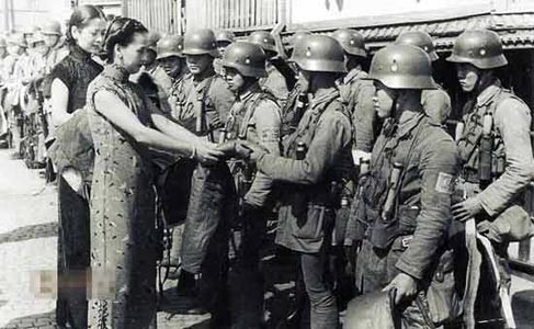 Kéo dài trong thời gian đúng 3 tháng, 1 tuần và 6 ngày, phía Trung Quốc đã chịu thiệt hại lên tới 187.000 người trong đó có 83.500 người chết tại chỗ, số còn lại bị thương. Trong số này có phần nhiều là dân thường. Nguồn ảnh: Weibo.