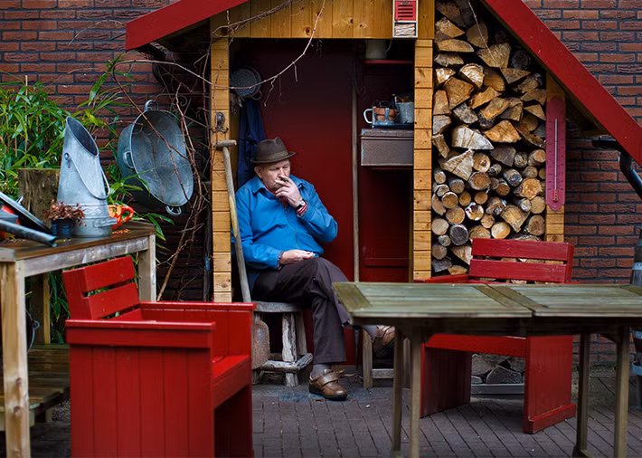 3. Làng Hogewey (Hà Lan): Thực chất là một viện dưỡng lão hoạt động như một thị trấn nhỏ, mọi hoạt động của cư dân được giám sát chặt chẽ qua hệ thống camera từ siêu thị đến tiệm cắt tóc. (Ảnh : Dementia Village)