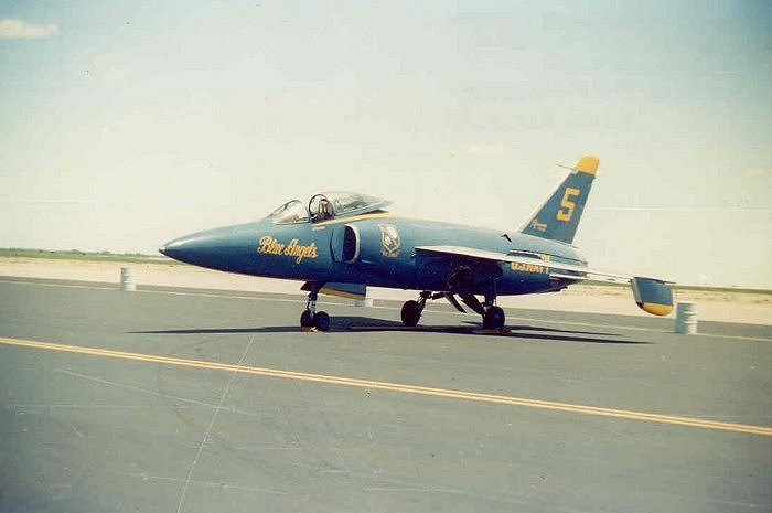 Cụ thể, F-11 Tiger đã tự đâm vào chính vỏ đạn của mình sau khi nó khai hoả ở tốc độ cao. Ở tốc độ siêu âm, những vỏ đạn này đã xé rách thân máy bay cũng như chui vào động cơ khiến nó mất kiểm soát và rơi ngay lập tức. Nguồn ảnh: Jet.