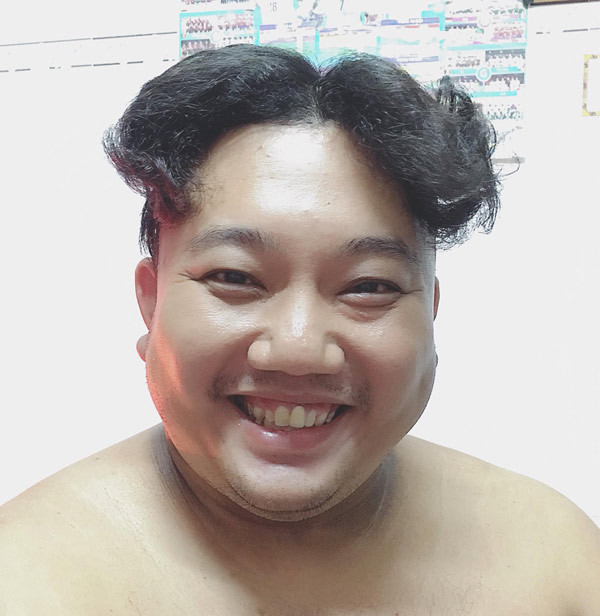 Kiểu tóc bổ luống 50/50 với phần mái dày này cũng khiến người khác thấy thú vị.