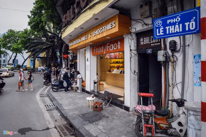 Cũng theo website này, bất động sản ở phố Lê Thái Tổ (Hoàn Kiếm, Hà Nội) đang có mức giá trung bình cao nhất thủ đô, phổ biến ở mức 1,03 tỷ đồng/m2.