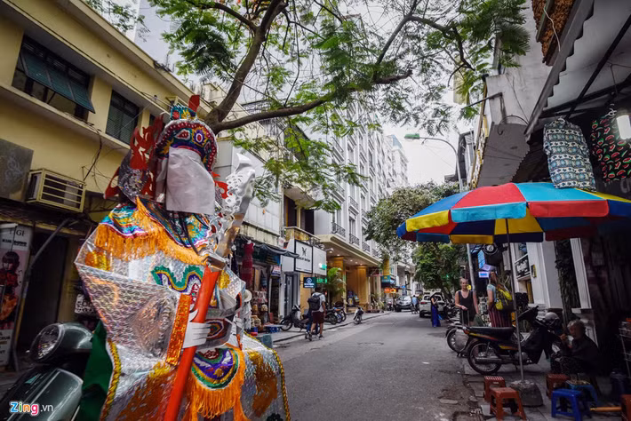 Tiếp theo đó là phố Bảo Khánh, cũng ở mức tròn 1 tỷ đồng/m2.