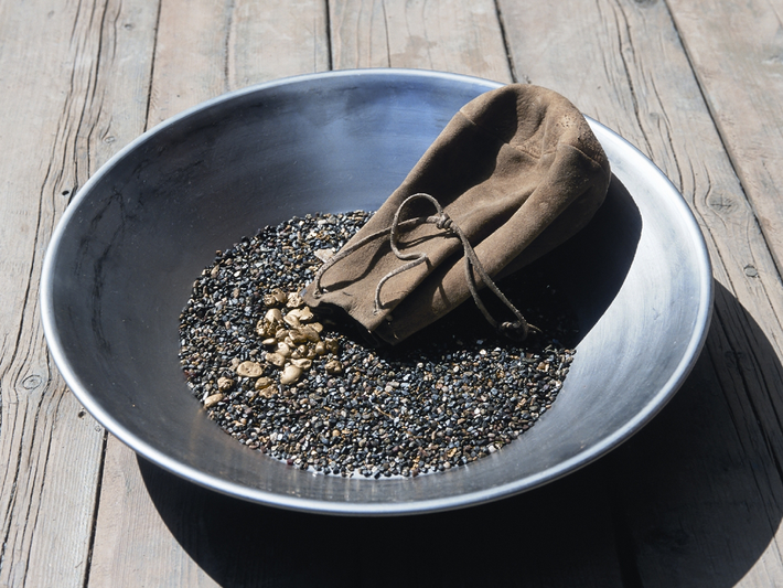 Cơn sốt vàng Klondike không chỉ mang lại sự giàu có cho một số ít người may mắn mà còn tạo ra một làn sóng di cư lớn và thay đổi cấu trúc kinh tế của vùng Yukon. (Ảnh:Gray Line Alaska)