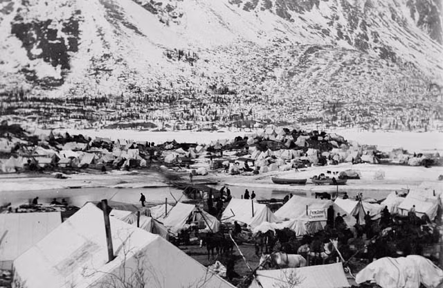 Klondike là một nhánh của sông Yukon, bắt nguồn từ Bắc Cực và chảy qua vùng đất hoang dã của Canada. Mặc dù nằm ở vùng lạnh giá, nước sông Klondike lại ôn hòa, tạo điều kiện thuận lợi cho việc khai thác vàng. (Ảnh:Sheppard Software)
