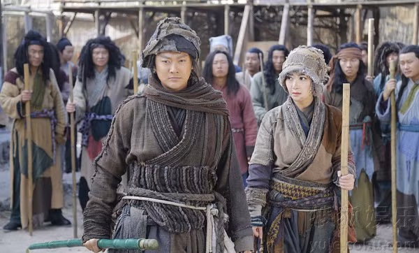 Đả Cẩu Bổng Pháp là tuyệt chiêu trấn phái nổi danh của Cái Bang. Đây là bộ bổng pháp sử dụng côn, gậy, được Bang chủ đời trước đích thân truyền lại cho người kế nhiệm.