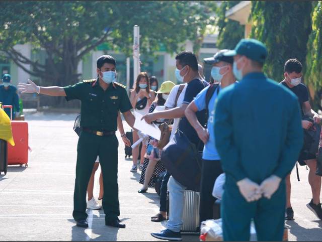 Hơn 930 người ở Sài Gòn được về nhà khi hoàn thành cách ly 14 ngày - Hình 3 Hon 930 nguoi o Sai Gon duoc ve nha khi hoan thanh cach ly 14 ngay-Hinh-3