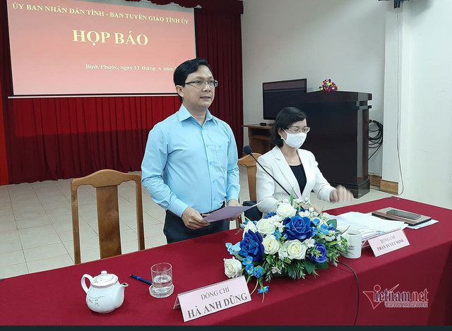 Ông Hà Anh Dũng - Trưởng ban Tuyên giáo Tỉnh ủy Bình Phước thông tin về vụ việc. Ông Hà Anh Dũng - Trưởng ban Tuyên giáo Tỉnh ủy Bình Phước thông tin về vụ việc.