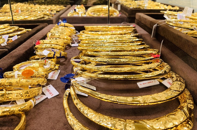 Giá vàng hôm nay 17/4: Giá vàng trong nước trên 48 triệu đồng/lượng Gia vang hom nay 17/4: Gia vang trong nuoc tren 48 trieu dong/luong