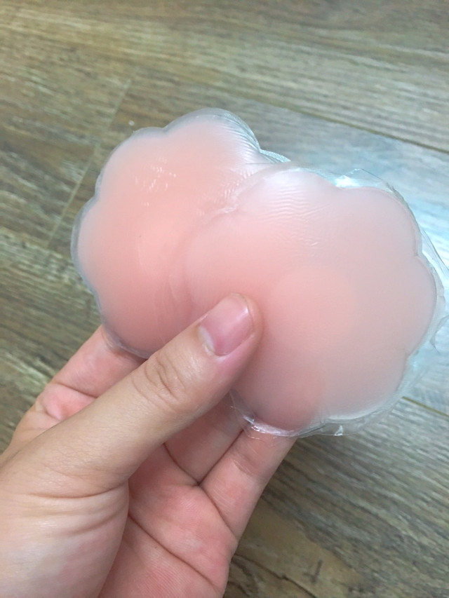 Lạm dụng miếng dán silicon, chị em dễ bị viêm nhiễm vòng 1 Lam dung mieng dan silicon, chi em de bi viem nhiem vong 1