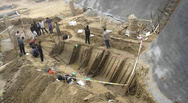 Sau mưa lớn, tàu cổ 700 năm lộ diện chứa báu vật quý hơn vàng - Hình 4 Sau mua lon, tau co 700 nam lo dien chua bau vat quy hon vang-Hinh-4