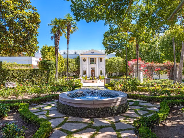 Dinh thu dat nhat My duoc rao ban voi gia 225 trieu USD