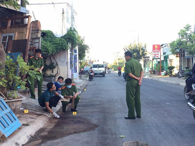 Làm rõ tội danh chủ nhà cầm kiếm chém chết người truy sát mình Lam ro toi danh chu nha cam kiem chem chet nguoi truy sat minh