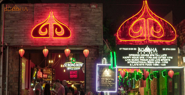 8 người nhiễm Covid-19 tại quán bar Buddha đã từng đi đâu? 8 nguoi nhiem Covid-19 tai quan bar Buddha da tung di dau?