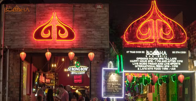 8 nguoi nhiem Covid-19 tai quan bar Buddha da tung di dau?