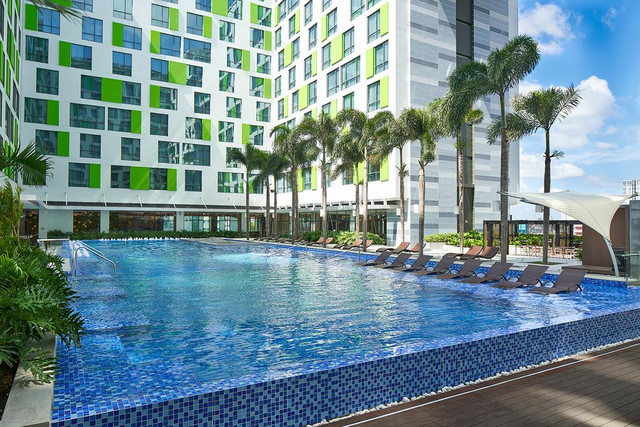 Cận cảnh khách sạn Holiday Inn & Suites Saigon Airport được dùng làm nơi cách ly Covid-19 - Hình 2 Can canh khach san Holiday Inn & Suites Saigon Airport duoc dung lam noi cach ly Covid-19-Hinh-2