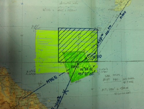 Vệt nghi dầu loang tìm thấy nằm ở góc trên bên trái vùng Việt Nam khoanh vùng nghi vấn máy bay rơi.