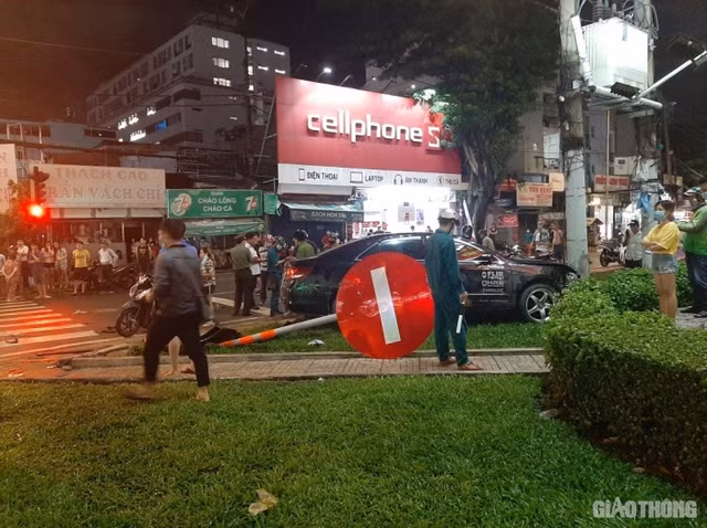 Loi khai cua nu tai xe 23 tuoi lai o to dam nhieu xe may: Do dap nham chan ga-Hinh-2