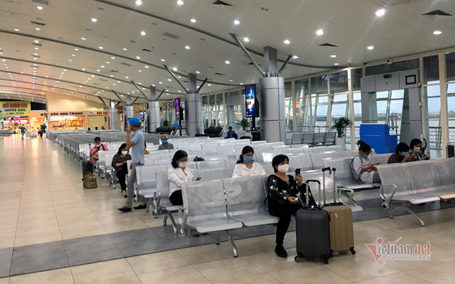 Giá vé máy bay lại 'rẻ bèo', hàng không kêu cứu Gia ve may bay lai 're beo', hang khong keu cuu
