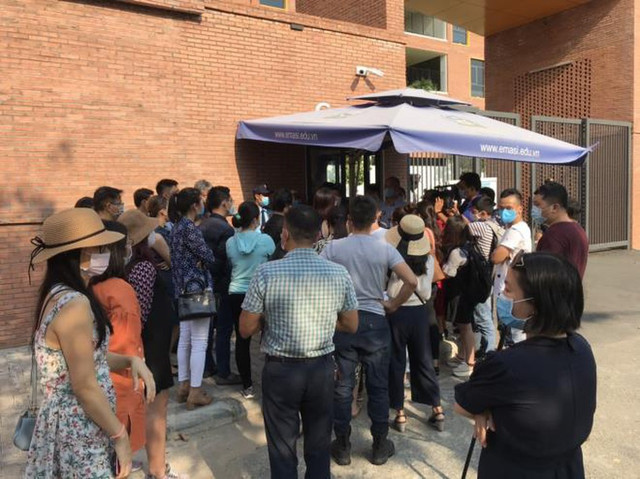 Phụ huynh EMASI phản đối chính sách học phí: Mức học phí trường này khủng như thế nào? Phu huynh EMASI phan doi chinh sach hoc phi: Muc hoc phi truong nay khung nhu the nao?