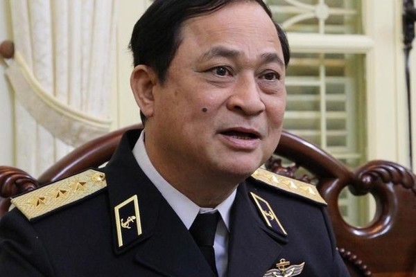 Cựu Thứ trưởng Bộ Quốc phòng Nguyễn Văn Hiến cùng Út 'trọc' hầu toà Cuu Thu truong Bo Quoc phong Nguyen Van Hien cung Ut 'troc' hau toa