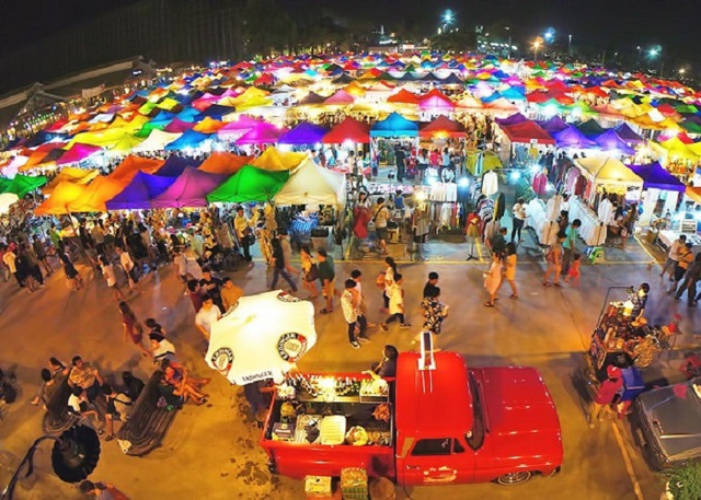 “Vui quên lối về” tại những con phố đi bộ rực rỡ sắc màu dịp Tết - Hình 10 “Vui quen loi ve” tai nhung con pho di bo ruc ro sac mau dip Tet-Hinh-10