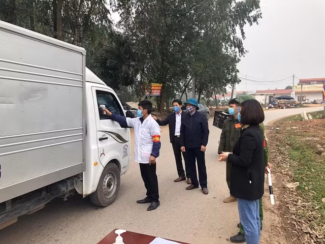 Chu tich Nguyen Duc Chung muon cu nhieu bac si cua Ha Noi vao vung dich Covid-19 hoc kinh nghiem