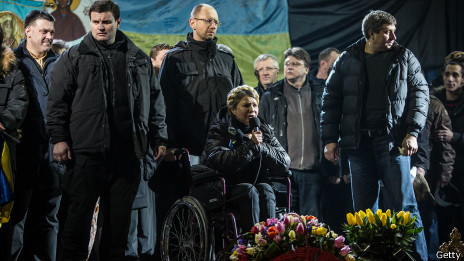 Bà Yulia Tymoshenko được nồng nhiệt chào đón tại Quảng trường Độc lập sau khi được trả tự do. Bà Yulia Tymoshenko được nồng nhiệt chào đón tại Quảng trường Độc lập sau khi được trả tự do.