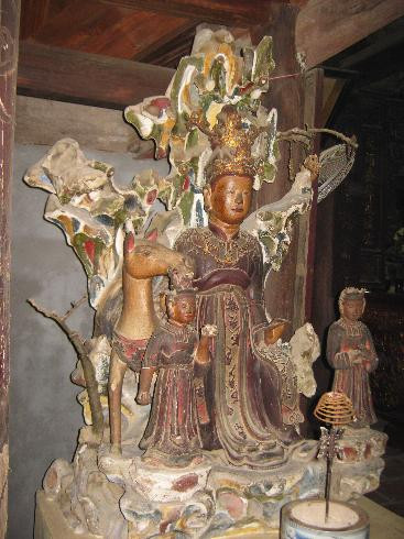 Tượng Mã đầu Quán Âm ở chùa Hương Trai (Hoài Đức - Hà Nội).