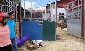 Hai vo chong va nguoi dan ong chet ben canh 2 con dao nhon