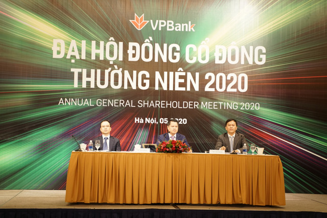 Thoái vốn tại 'con gà đẻ trứng vàng' FE Credit, VPBank sẽ lấy gì để tăng trưởng lợi nhuận? Thoai von tai 'con ga de trung vang' FE Credit, VPBank se lay gi de tang truong loi nhuan?