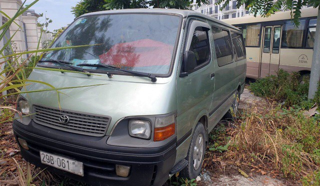 Một học sinh lớp 4 Hà Nội lại bị bỏ quên trên xe đưa đón Mot hoc sinh lop 4 Ha Noi lai bi bo quen tren xe dua don