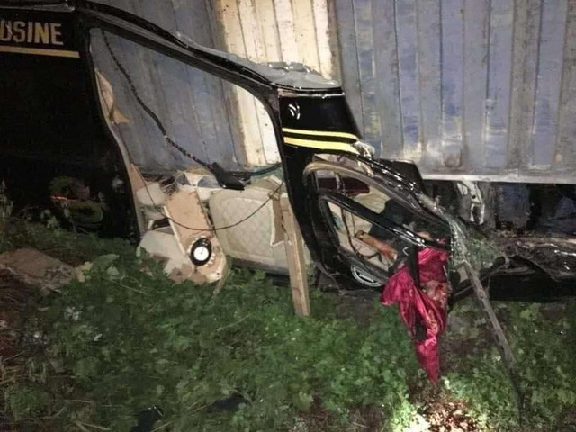 Tai nạn ở Quảng Ninh: Cả 3 người trên xe limousine tử nạn, có 1 nữ giám đốc - Hình 9 Tai nan o Quang Ninh: Ca 3 nguoi tren xe limousine tu nan, co 1 nu giam doc-Hinh-9