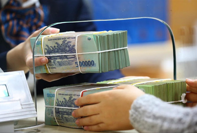 Tiền đã sẵn, chờ doanh nghiệp đến vay Tien da san, cho doanh nghiep den vay