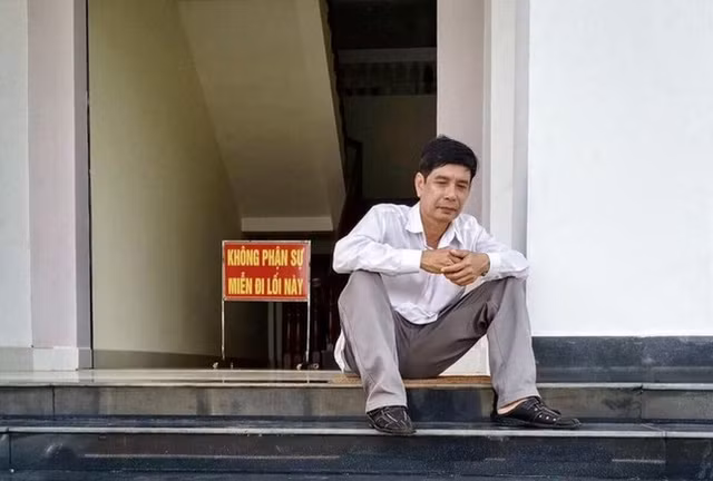 Vu bi cao nhay lau tu tu tai tru so Toa an: Kich ban nao sau khang nghi huy an?