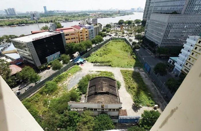 Danh tinh ong chu khu dat vang o duong Hai Ba Trung noi khien hang loat quan chuc vuong lao ly