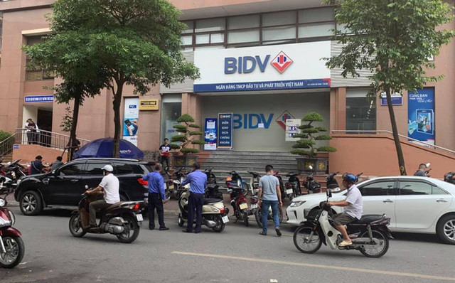 Cướp ngân hàng BIDV: 'Kinh tế khó khăn, nguy cơ cướp cao' Cuop ngan hang BIDV: 'Kinh te kho khan, nguy co cuop cao'