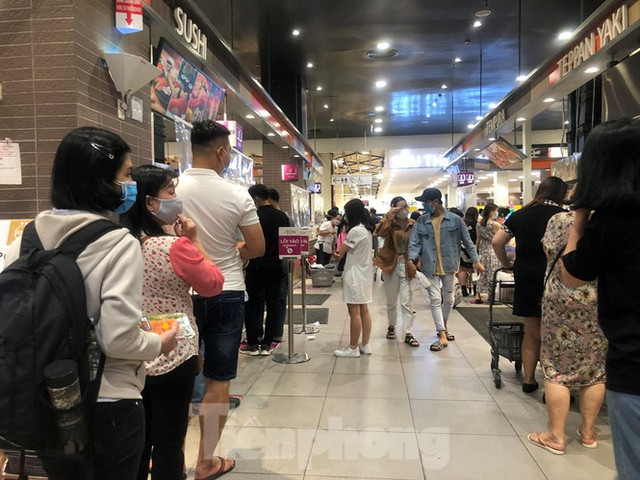 Bệnh nhân 450 mắc COVID-19 ở TP HCM đã đi Aeon Mall 7 ngày liên tục Benh nhan 450 mac COVID-19 o TP HCM da di Aeon Mall 7 ngay lien tuc