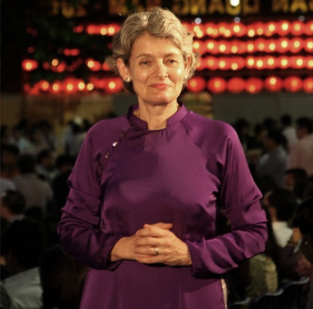 Tổng Giám đốc UNESCO trong trang phục áo dài truyền thống VN. Tổng Giám đốc UNESCO trong trang phục áo dài truyền thống VN.