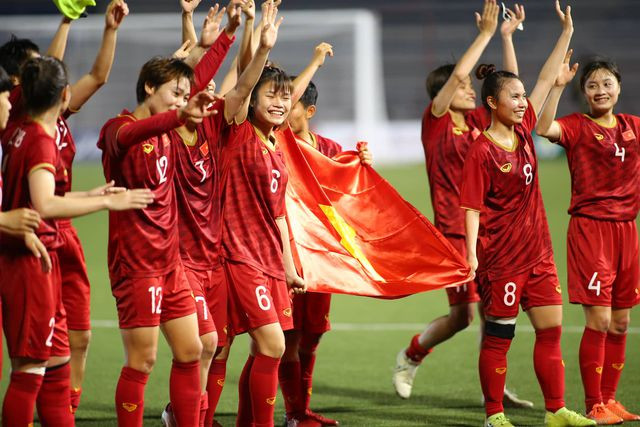 Doanh nghiệp nào thưởng tiền tỷ cho đội tuyển bóng đá nữ Việt Nam - Hình 2 Doanh nghiep nao thuong tien ty cho doi tuyen bong da nu Viet Nam-Hinh-2