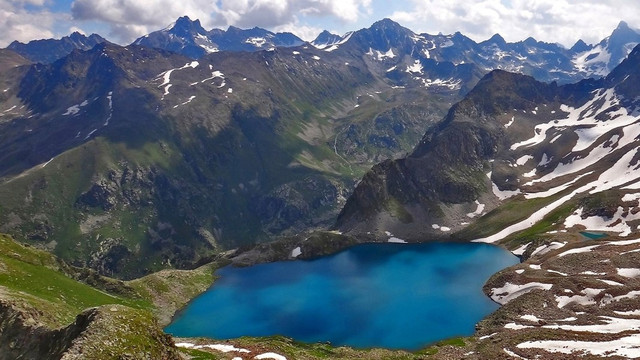 Bí ẩn hồ nước đẹp vô thực nhưng là "sát thủ" máu lạnh - Hình 12 Bi an ho nuoc dep vo thuc nhung la