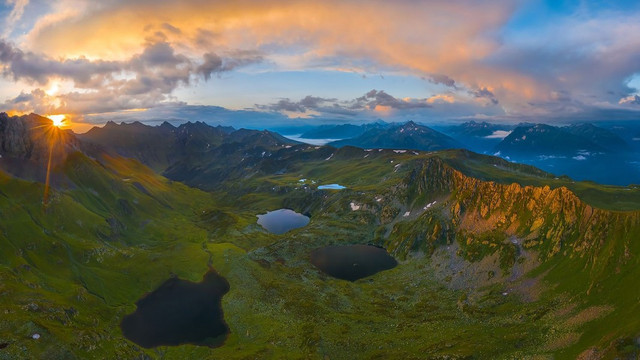 Bí ẩn hồ nước đẹp vô thực nhưng là "sát thủ" máu lạnh - Hình 2 Bi an ho nuoc dep vo thuc nhung la