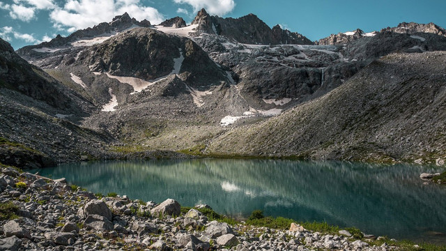 Bí ẩn hồ nước đẹp vô thực nhưng là "sát thủ" máu lạnh - Hình 4 Bi an ho nuoc dep vo thuc nhung la