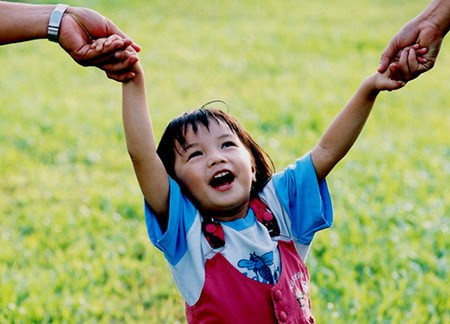 Trẻ em cần đỡ nâng, giúp đỡ, giáo dục, uốn nắn... bằng tình thương hơn là trừng phạt. Ảnh chỉ mang tính minh họa. Trẻ em cần đỡ nâng, giúp đỡ, giáo dục, uốn nắn... bằng tình thương hơn là trừng phạt. Ảnh chỉ mang tính minh họa.